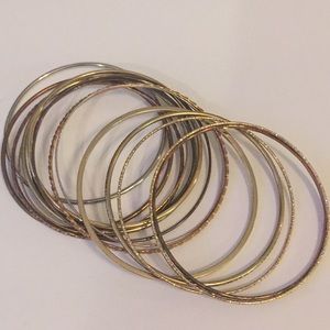 Vintage Jewelry - 15 pcs Vintage Silver And Brass Tones Bangles Vintage Jewelry - 15 pcs Vintage Silver And Brass Tones Bangles